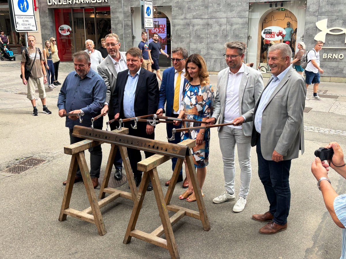 O dalších 225 metrů se rozroste síť kolektorů v Brně. Tunel pro vedení různých rozvodů povede pod Českou ulicí od nám. Svobody po Solniční. Stavba potrvá 3 roky. Víc kolem 11:45 živě na <a href="/CT24zive/">ČT24</a>