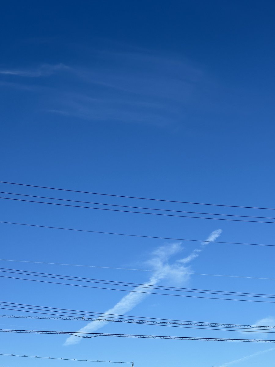 hcwmacrame's tweet image. あれ？？？
勇者の剣じゃね？？って思いました。

面白い雲！
