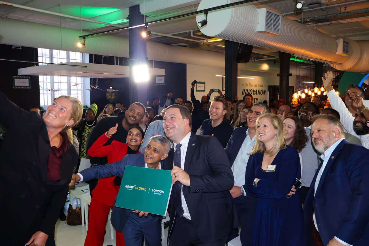 ukinsouthafrica's tweet image. Cape Town welcomed @MayorofLondon last week!
With @londonpartners, we saw 🇬🇧🇿🇦 collaboration - scaling tech, attracting investment & driving sustainable growth.
@SadiqKhan launched the 1st London-Africa Business Summit, uniting investors & innovators to unlock opportunity.