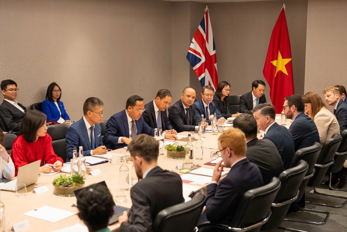 UKinVietnam's tweet image. At the 14th JETCO and the 3rd UKVFTA Trade Committee, 🇬🇧 🇻🇳 reviewed the implementation and committed to increasing utilisation of FTAs, enhancing mutual market access across key sectors, including agriculture, renewable energy, financial services, education, and healthcare.