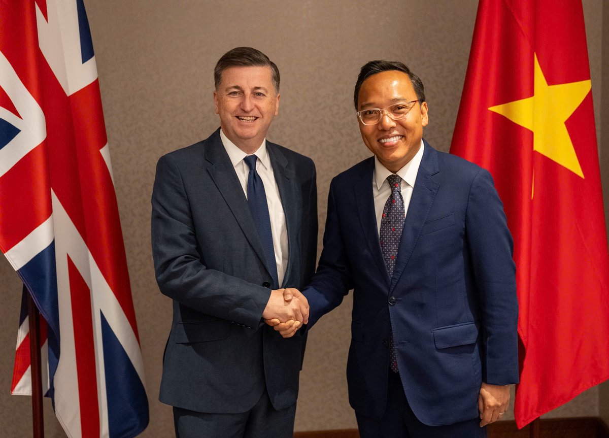 UKinVietnam's tweet image. At the 14th JETCO and the 3rd UKVFTA Trade Committee, 🇬🇧 🇻🇳 reviewed the implementation and committed to increasing utilisation of FTAs, enhancing mutual market access across key sectors, including agriculture, renewable energy, financial services, education, and healthcare.
