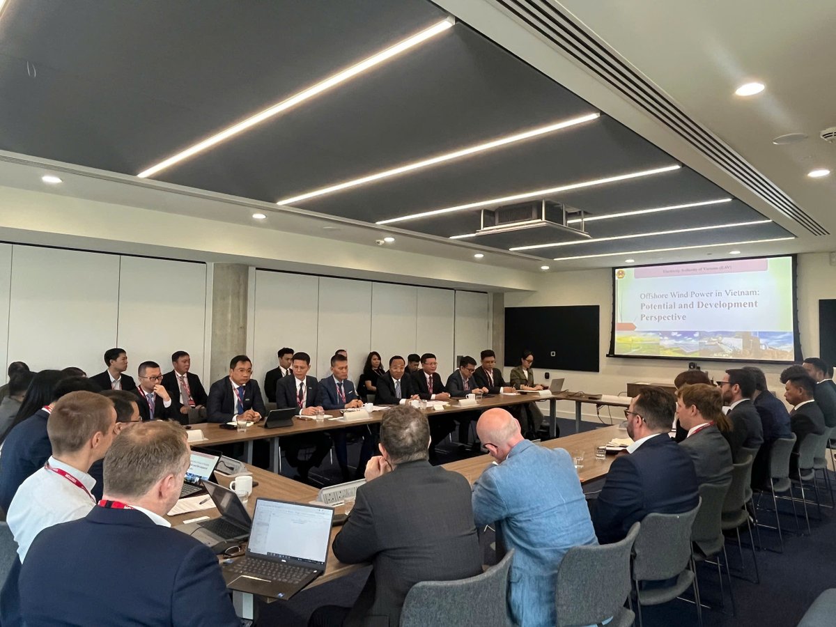 UKinVietnam's tweet image. At the 14th JETCO and the 3rd UKVFTA Trade Committee, 🇬🇧 🇻🇳 reviewed the implementation and committed to increasing utilisation of FTAs, enhancing mutual market access across key sectors, including agriculture, renewable energy, financial services, education, and healthcare.
