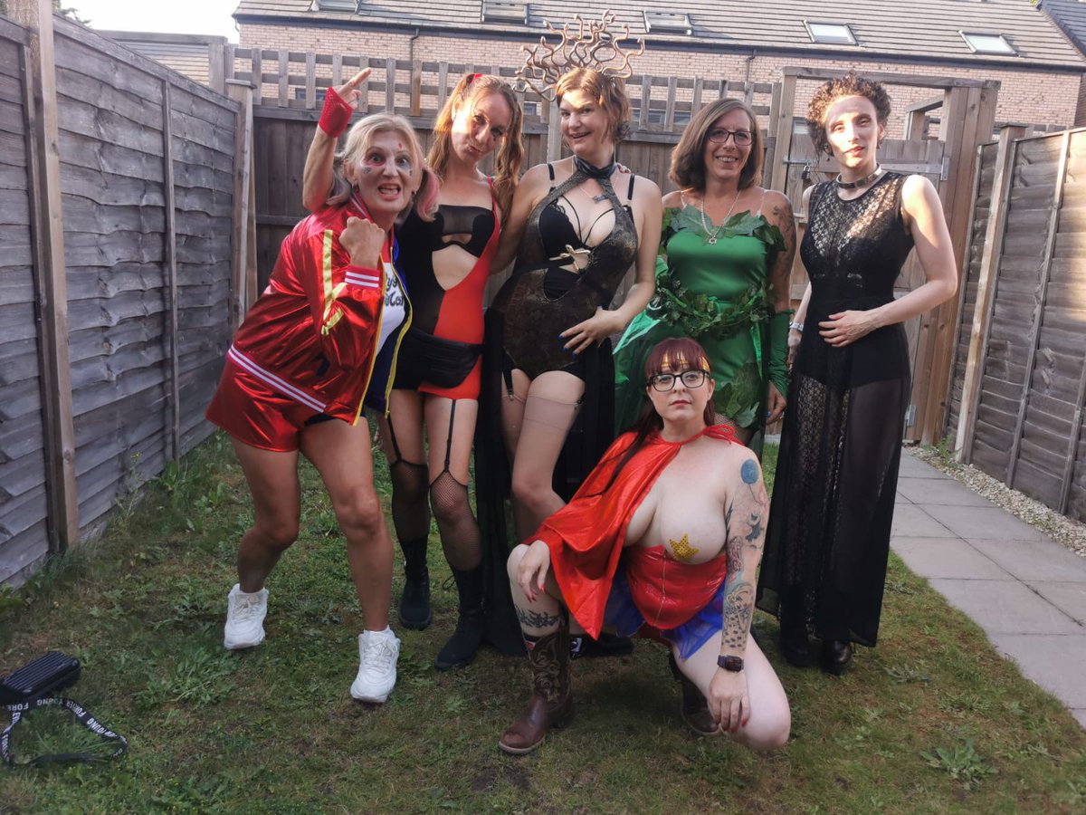 troublewithemma's tweet photo. Superheroes and Villains weekend at the BBB in Birmingham with my adored friends. It was great to be back in one of my home cities where love, inclusivity and kindness rules..or fuck off!
@MissMatthews123
@IsabellaDollish
@MsportiaX
@JosieHMarks
and Ana-L
@BBBAltFetBazaar https://t.co/uM2qQviYXH