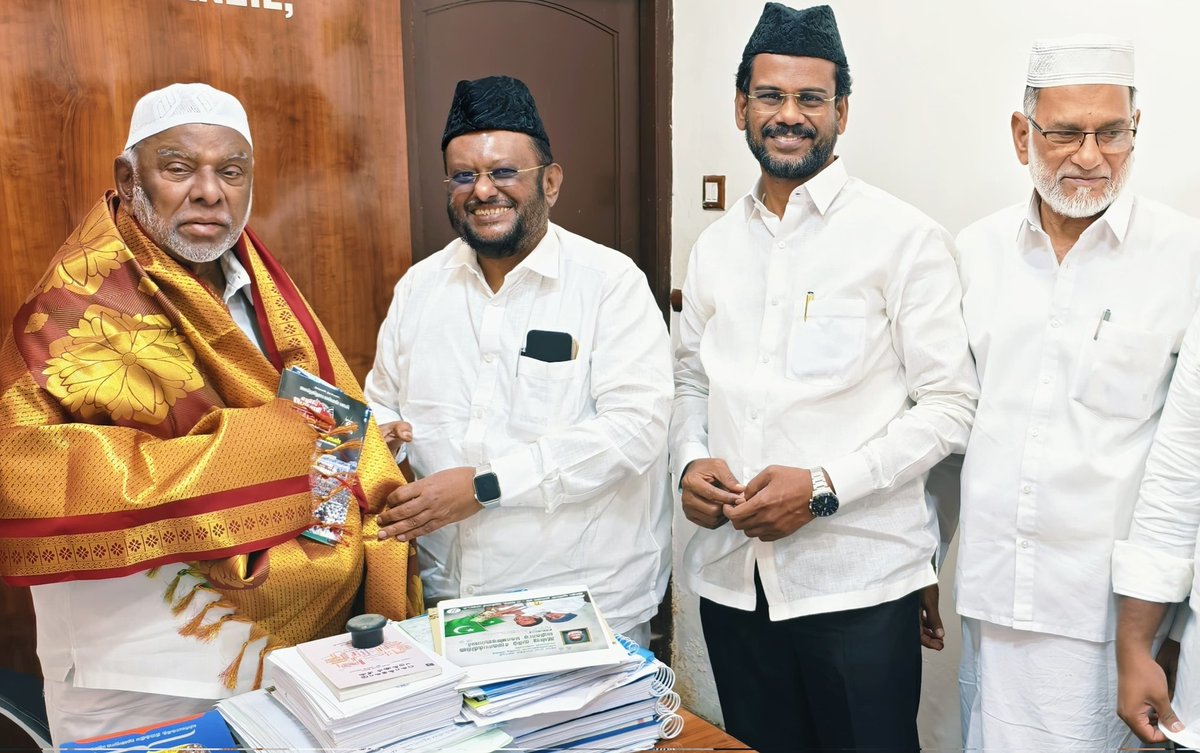 tmmkhqofficial's tweet image. மமக தலைவர் பேரா.ஜவாஹிருல்லா அவர்கள் இந்திய யூனியன் முஸ்லிம் லீக் தேசிய தலைவருடன் சந்திப்பு.

#IUML #jawahirullahmla #abdulsamadmla #mmkitwing

facebook.com/10006442163307…