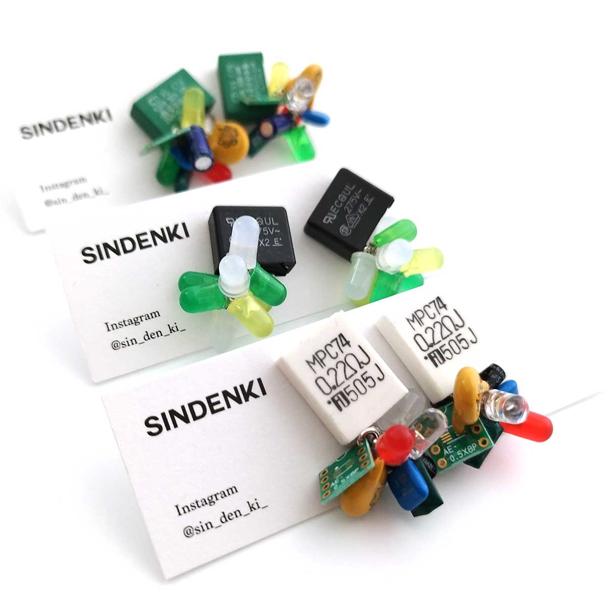 ArtLUCKYRECORDS's tweet image. SINDENKI 電子部品の花瓶お花ピアス
カラフルな部品を組み合わせたお花ピアス！art.luckyrecords.jp/collections/si…
#sindenki #アクセサリー販売 #電子部品アクセサリー #シンデンキ