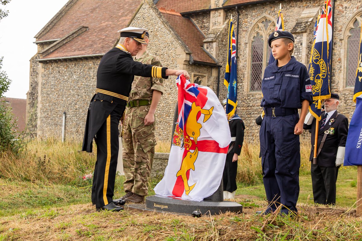 RoyalNavy's tweet image. A new memorial at All Saints Church, Mundesley, now stands in tribute to the 16 submariners who tragically died when HMS Umpire sank off the Norfolk coast in 1941.
After 84 years, their sacrifice is formally remembered, and never forgotten.
🔗royalnavy.mod.uk/news/2025/july…