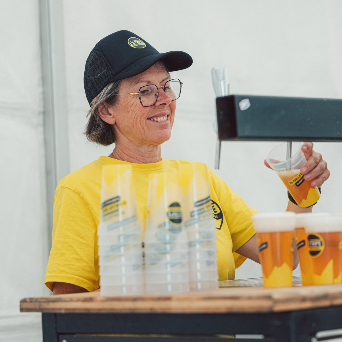 letapedutour's tweet image. Un énorme merci à tous les bénévoles de #LEtapeduTour 💛🖤
4 jours de folie, et c'est aussi grâce à vous !
A huge thank you to all the #LEtapeduTour volunteers 💛🖤
4 days of madness, and it's also thanks to you!
📸 A.S.O. / Bastien Seon & Jennifer Lindini