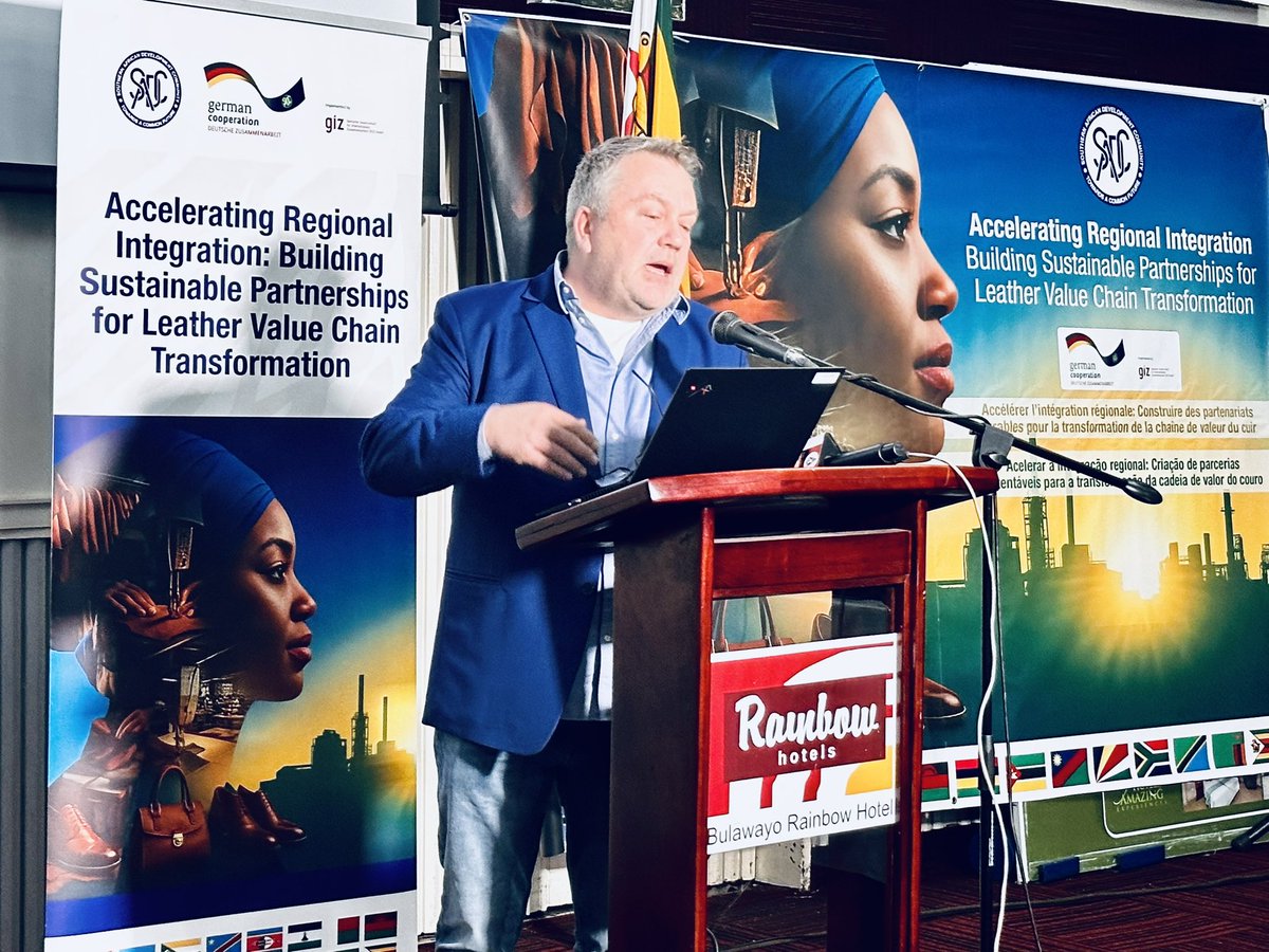 SADC_News's tweet image. The inaugural SADC Regional Leather Forum kicks off in Bulawayo, Zimbabwe
Mr. Calicious Tutalife urges Member States to engage actively. Mrs. Mary Chingonzoh highlights policy harmonisation, innovation & cross-border trade.
facebook.com/share/1AsgXRad…