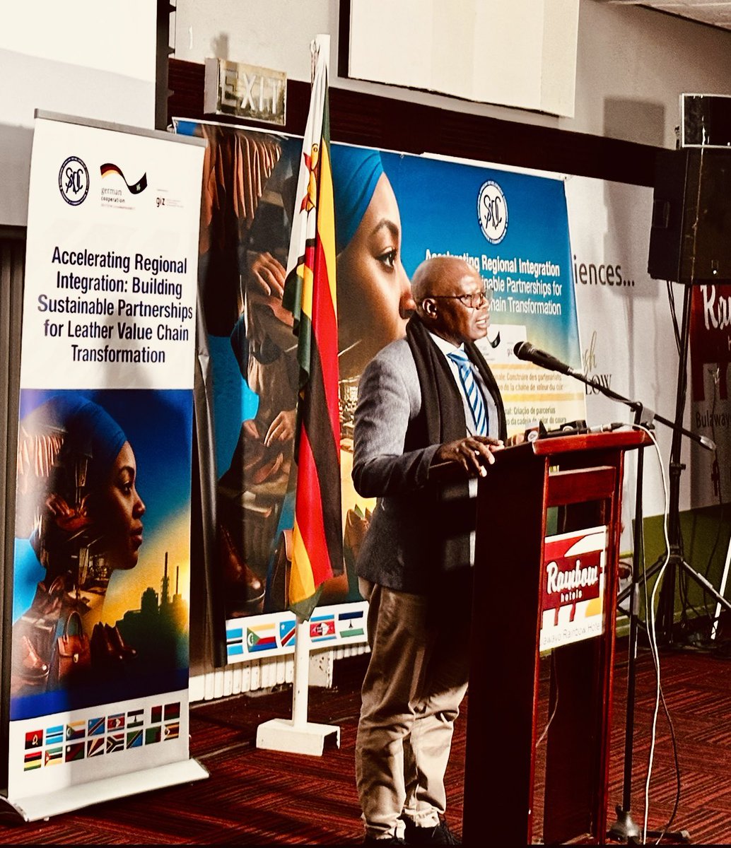 SADC_News's tweet image. The inaugural SADC Regional Leather Forum kicks off in Bulawayo, Zimbabwe
Mr. Calicious Tutalife urges Member States to engage actively. Mrs. Mary Chingonzoh highlights policy harmonisation, innovation & cross-border trade.
facebook.com/share/1AsgXRad…