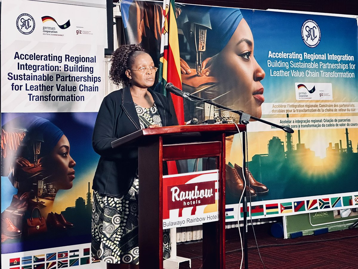 SADC_News's tweet image. The inaugural SADC Regional Leather Forum kicks off in Bulawayo, Zimbabwe
Mr. Calicious Tutalife urges Member States to engage actively. Mrs. Mary Chingonzoh highlights policy harmonisation, innovation & cross-border trade.
facebook.com/share/1AsgXRad…