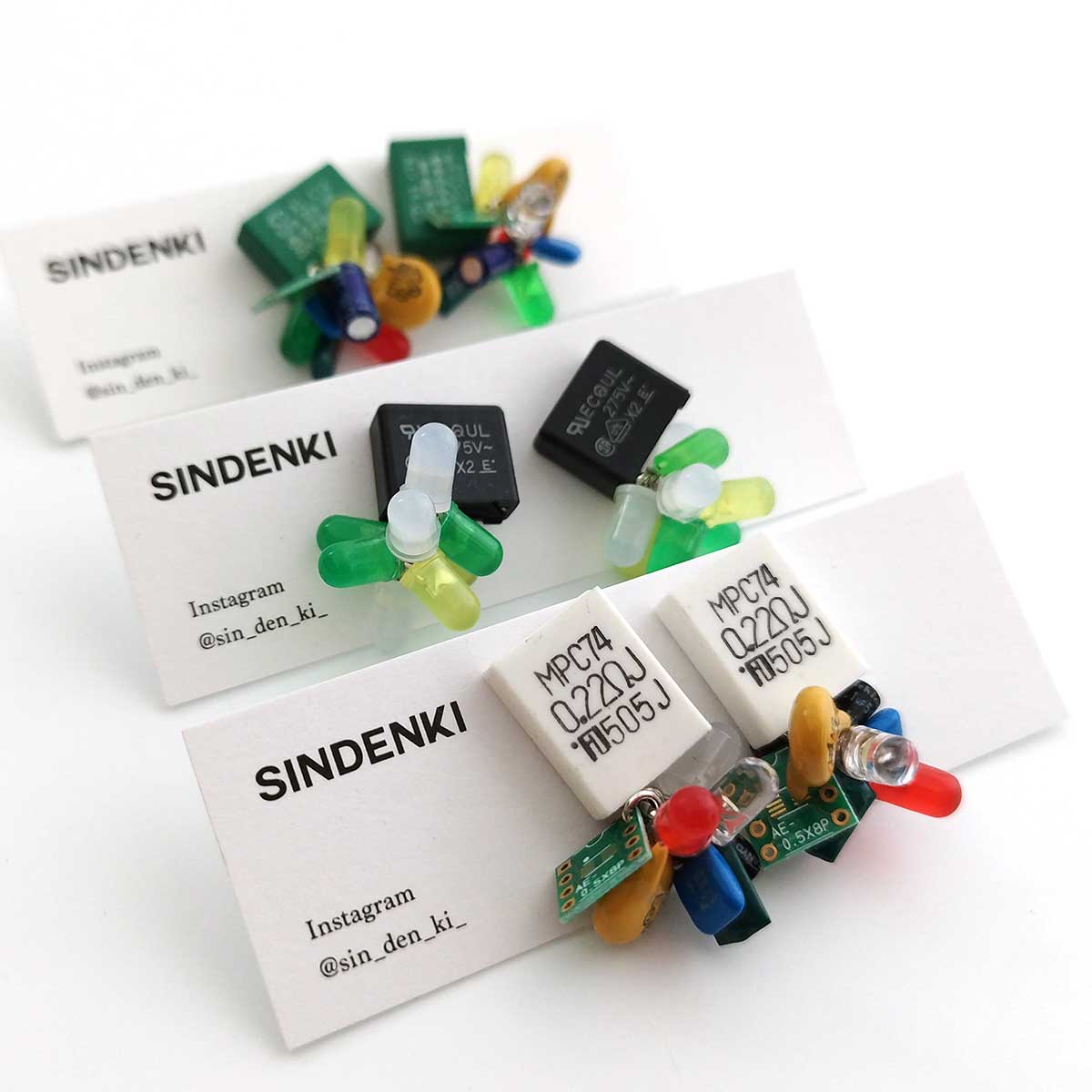 ArtLUCKYRECORDS's tweet image. SINDENKI Electronic Vase Flower Earrings 
Flower earrings made with colorful components! art.luckyrecords.jp/collections/si…
#sindenki #upcycledjewelry #handmadeaccessories