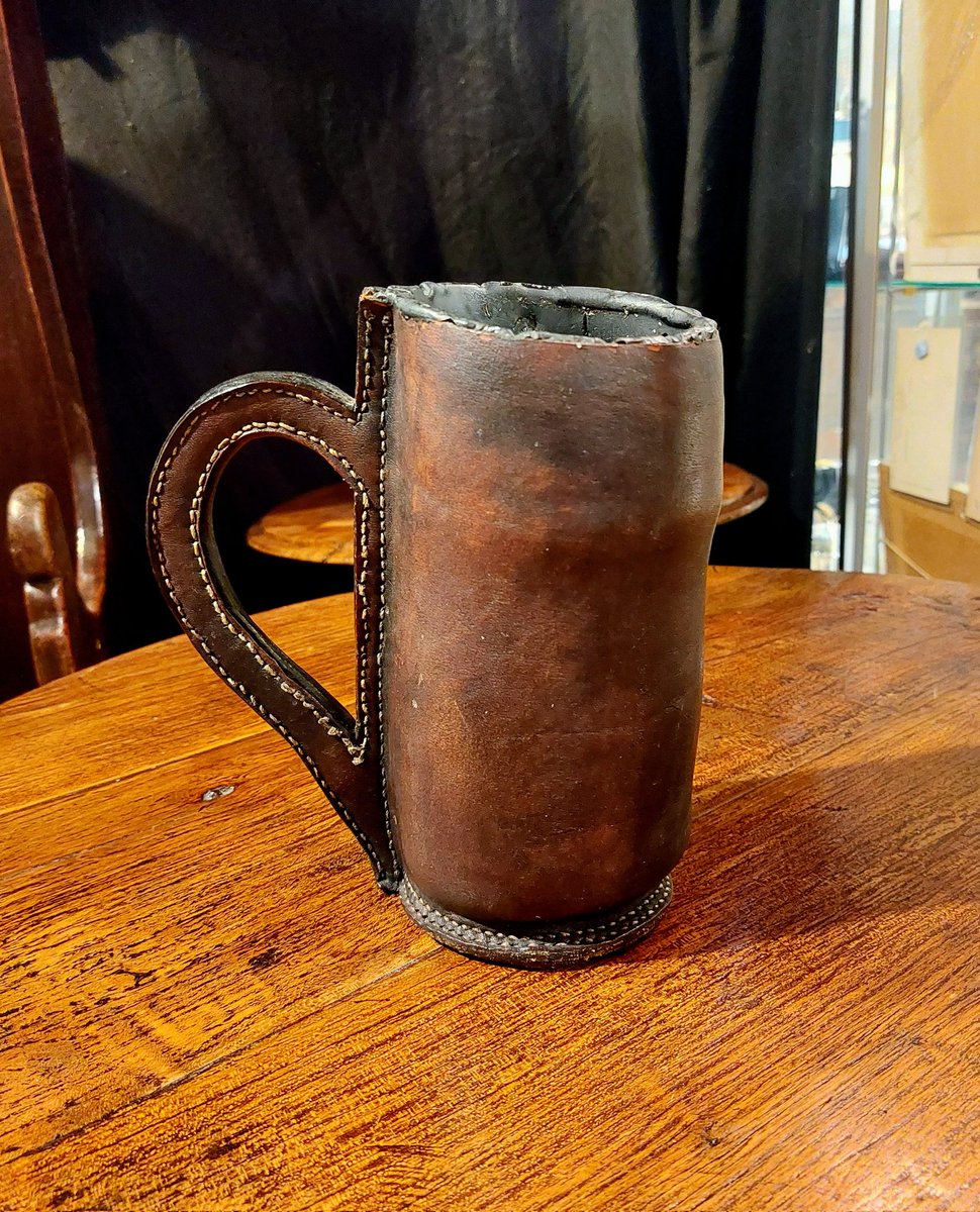 eversleybarn's tweet image. #leatherjack #laliqueboar #blackforestinkwell #bronzelion #judismithantiques #eversleybarnantiques instagram.com/eversleybarnan…