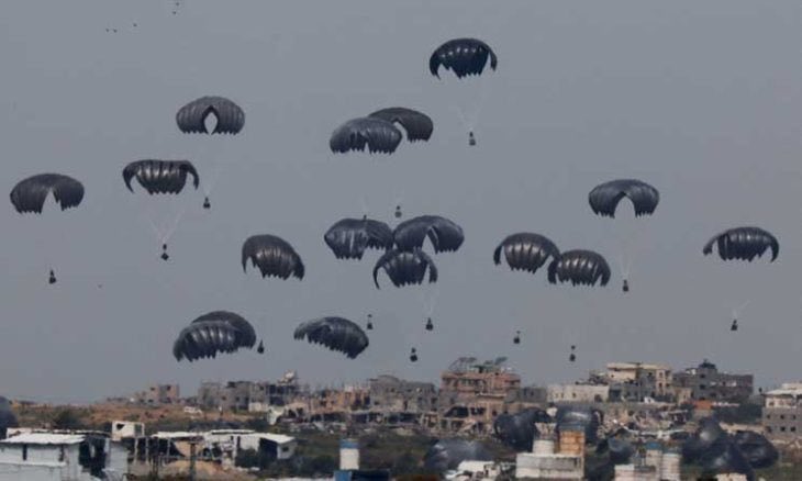 mogaza02's tweet image. Aid airdrops don’t help. They’re not enough, don’t reach the hungry, and often fall into the hands of armed groups.
We saw this last year—it failed and cost innocent lives💔
These airdrops are for media optics.
The truth is: we are being starved—systematically 💔