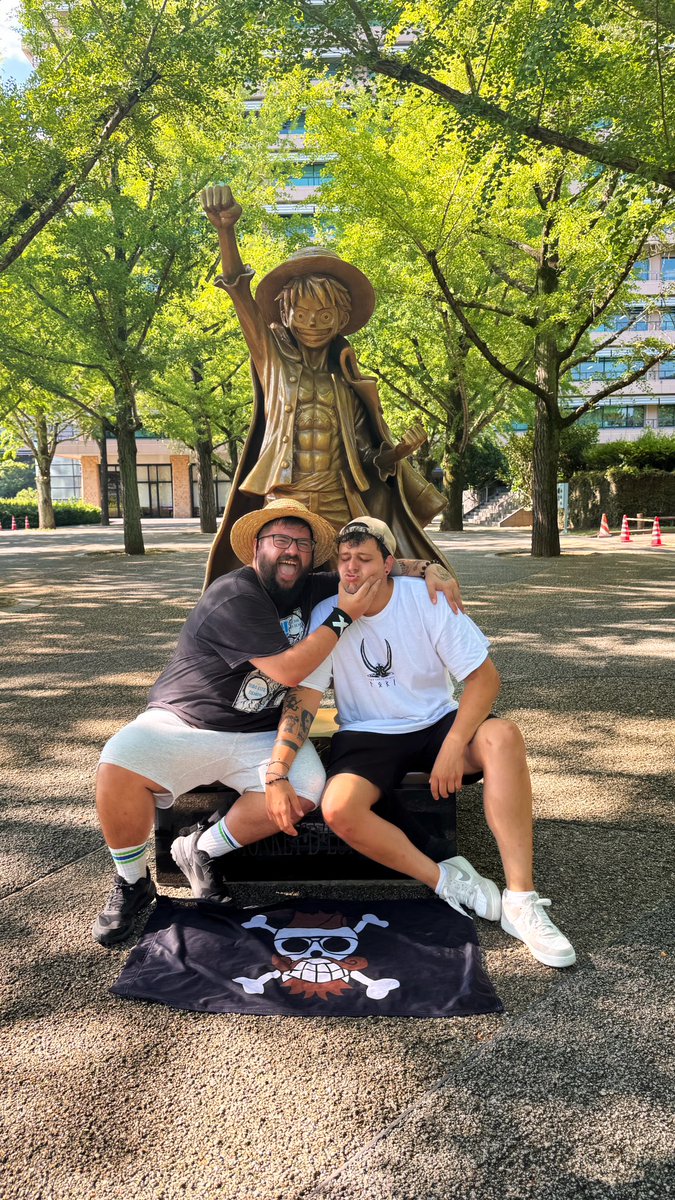 DJoseppe10's tweet image. One Piece me ha dado muchas cosas, entre ellas, personas que hoy en día puedo considerar parte de mi familia.
Quien nos iba a decir hace años que estaríamos aquí, viviendo esto juntos, nuestra gran pasión.
Te quiero mucho @quintoemperador ❤️
Viva One Piece 🏴☠️