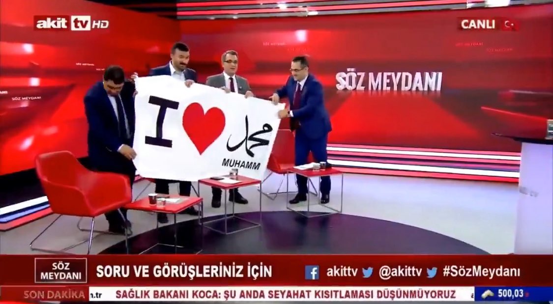 Benim bayrağın arkasına gizleyecek bir suçum, dinin arkasına gizleyecek bir günahım yok.(Ahmet Şık)

Akit tv’de peygamberimizi seviyoruz pankartı açan canlı 100 kilo uyuşturucuyla yakalandı