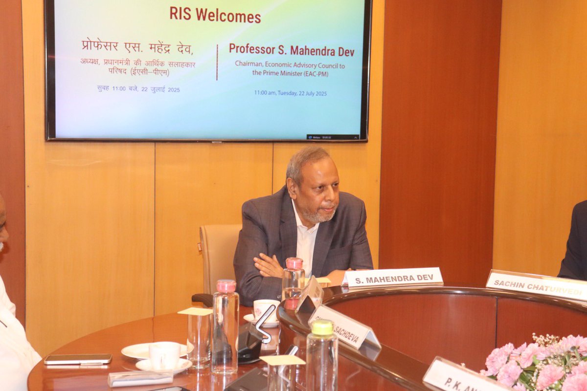 Sachin_Chat's tweet image. Great honour to host Professsor Mahendra Dev, Chairman @EACtoPM at @RIS_NewDelhi for a briefing on RIS work programme @DakshinNews @FIDC_NewDelhi @fisd19