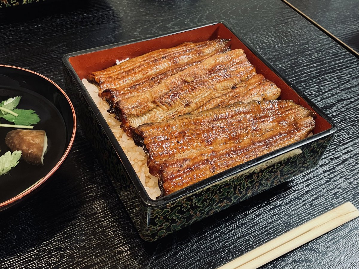 ODAZZI's tweet image. 私の痩せ過ぎを見兼ねてか、後輩がうなぎをご馳走してくれる🥲