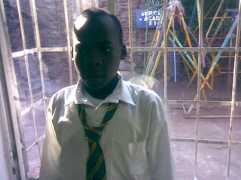 bro was like "mhamha ndipei certificate rangu re form 4" 😂😂😂