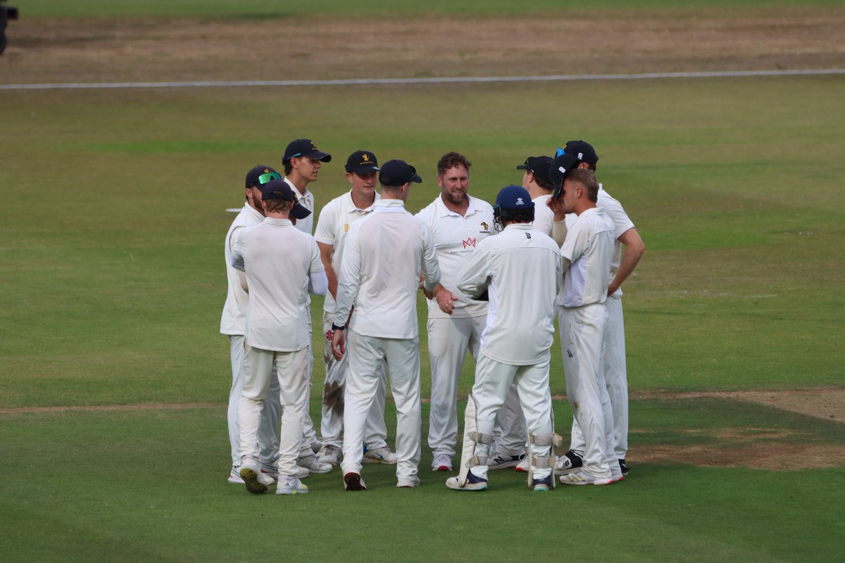 James' snaps from the 1s rain effected last ball <a href="/SPCricketLeague/">Southern Premier Cricket League</a>  tie with <a href="/hantscricket/">Hampshire Hawks</a> academy on Saturday! #upthelions #blackandgold #cricket 🖤 💛 🦁 #bournemouth #cricketphotos #cricketphotography
flickr.com/photos/9823894…