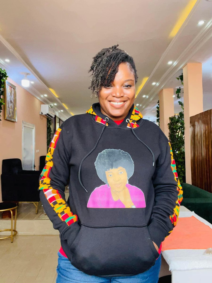 DiarayeSMELFiT's tweet photo. Hello la famille , les articles de chez #smelfitfashion sont de retour 🎉🎉🎉
 C’est la periode de la petite fraicheur en Guinée so venez vous procurez vos sweat_capuche 😘 

Ps: la qualité est induscutable if you know u know😉

#dmouvert #waxaddict #sweatcapuche #fashionstyle https://t.co/dNJETAMRfT