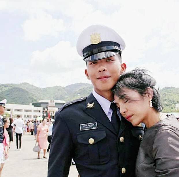 ChetawanPPLE's tweet image. “สิ่งที่ทำไปทั้งหมด มันจะไปกระทบกองทัพ โรงเรียน หรือ ปฏิรูปการเกณฑ์ทหาร มันก็ถูกต้องแล้วที่หน่วยงานพวกนี้จะถูกตรวจสอบจากหน่วยงานภายนอกอย่างโปร่งใส ถ้าให้ตรวจสอบกันเองพวกคุณก็ให้การเข้าข้างกันแบบนี้แหละ เป็นนักเรียนยังขนาดนี้เติบใหญ่จะเป็นขนาดไหน…