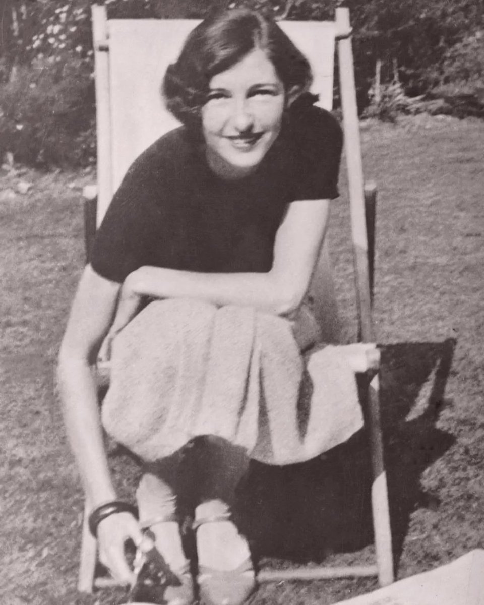 HistoryRage's tweet image. 🗓️ #OnThisDay in 1940, the Special Operations Executive was formed! 🕵️♀️✨ In S2, @claremulley sheds light on the incredible women of SOE, such as Krystyna Skarbek and their vital roles. 🌟🔍
🎧 Listen now: pod.fo/e/11c7f4
#OTD #OnThisDate #History #Podcast