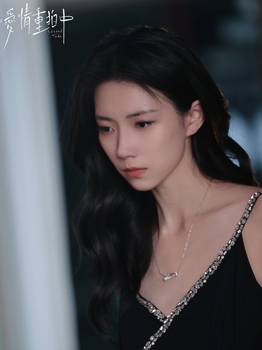 thel_app's tweet image. 📸 EP05 Sneak Peek
Even the cold-faced director has a vulnerable side—
What could’ve made both of them look like that? 👀
Don’t miss tomorrow’s episode, where emotions run high on both sides of the camera.
#SecondTake #GLSeries #SapphicDrama #theLoriginal #WlwStory #LesbianSeries