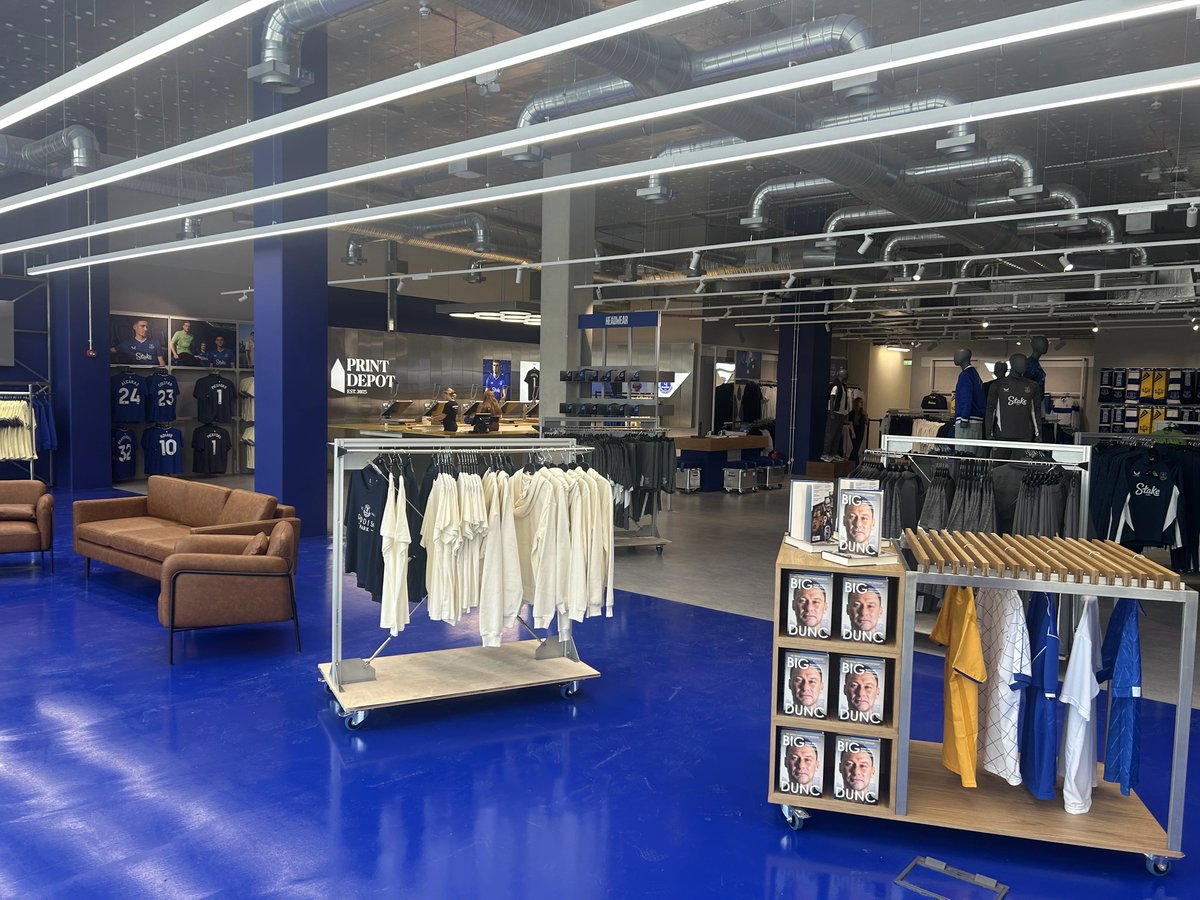 grandoldteam's tweet image. Quite a few pictures now in our forum.
Chris Martin "Just had a stroll around the store. Quite impressed to be fair."
Have a mooch here;
grandoldteam.com/forum/threads/…