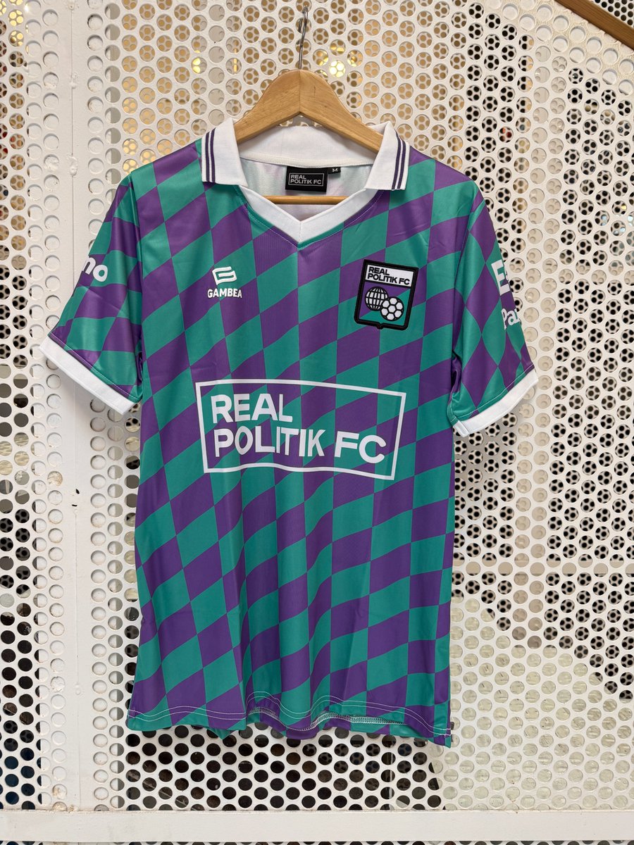 RevistaPanenka's tweet image. ¡SORTEO!

GANA LA CAMISETA OFICIAL DE @RPOLITIKFC

Participar es muy fácil
📌 Da RT a este tuit
📌 Sigue a @RPolitikFC
📌 Y SUSCRÍBETE GRATIS A @PodimoSpain: podimo.es/realpolitik-lo…