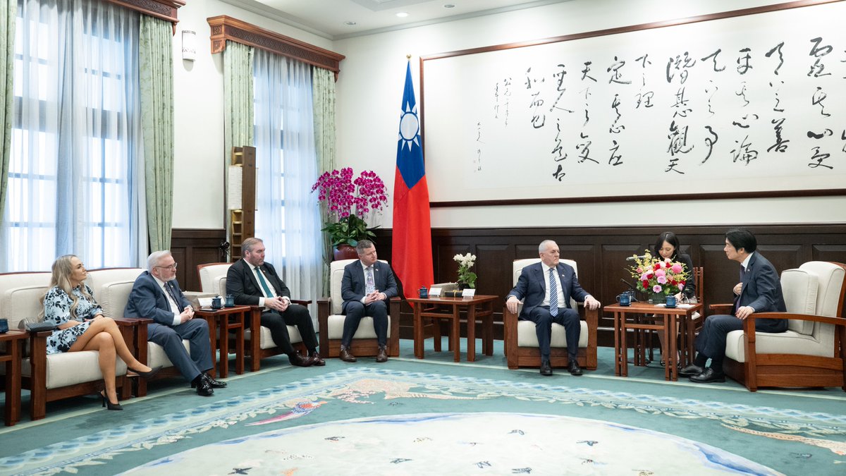 ChingteLai's tweet image. A warm welcome to the cross-party parliamentary delegation led by @JMcGuinnessTD, a longtime friend of #Taiwan who has helped our partnership with #Ireland grow. Looking forward to taking cooperation to higher levels in technology, education & more.