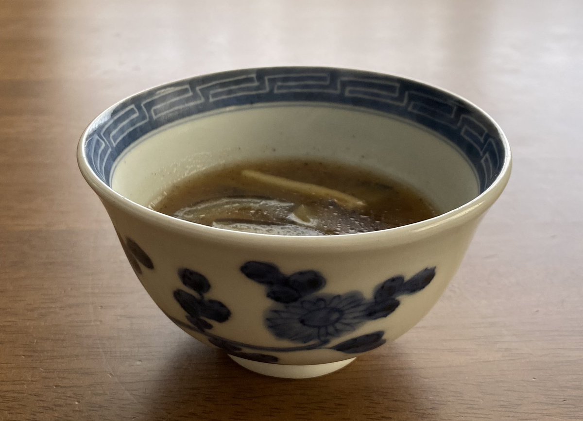 タラとししとうのオイスター炒め、トマトときゅうりのごまサラダ、なすと炒め味噌のスープ。

#おうちごはん #料理記録