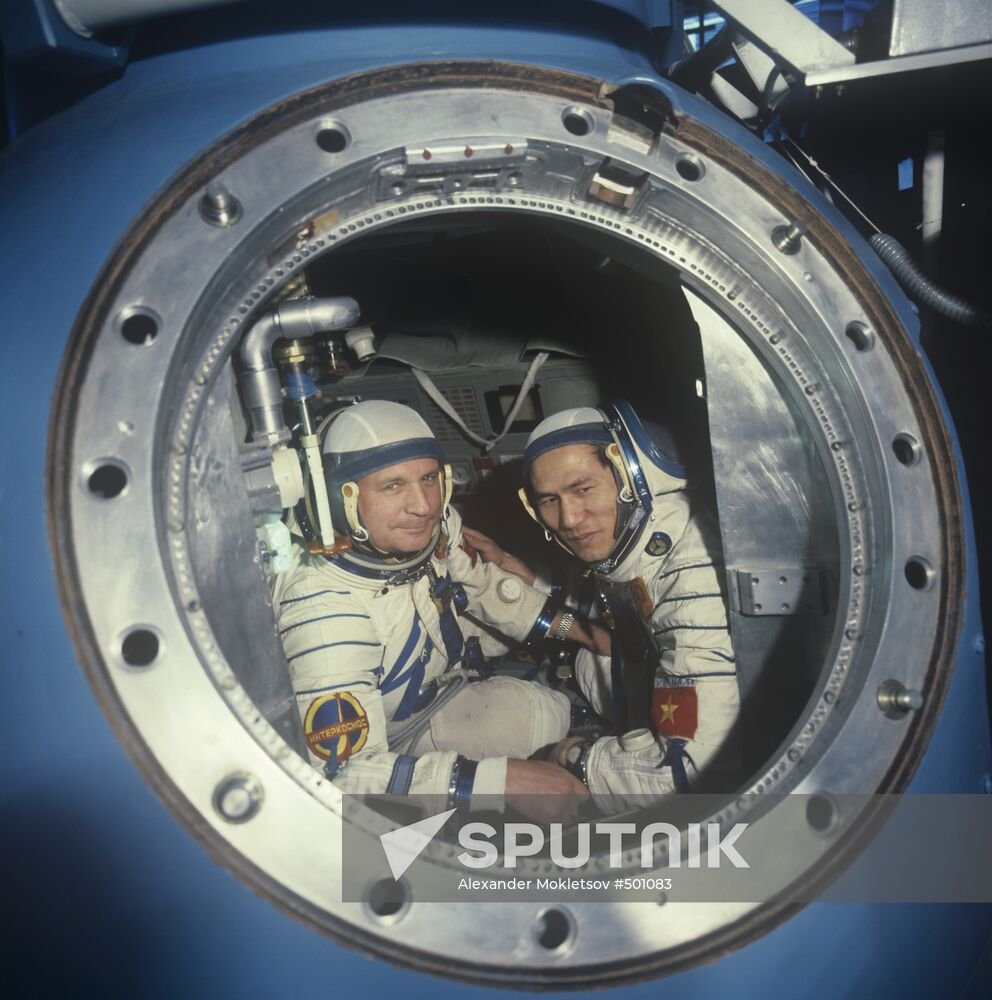 zetagravit's tweet image. 🗓️ On this day, July 22, 1980, Vietnam’s Phạm Tuân flew aboard Soyuz 37, becoming the first person from outside the U.S. or USSR to go to space.
Space got a little more international.