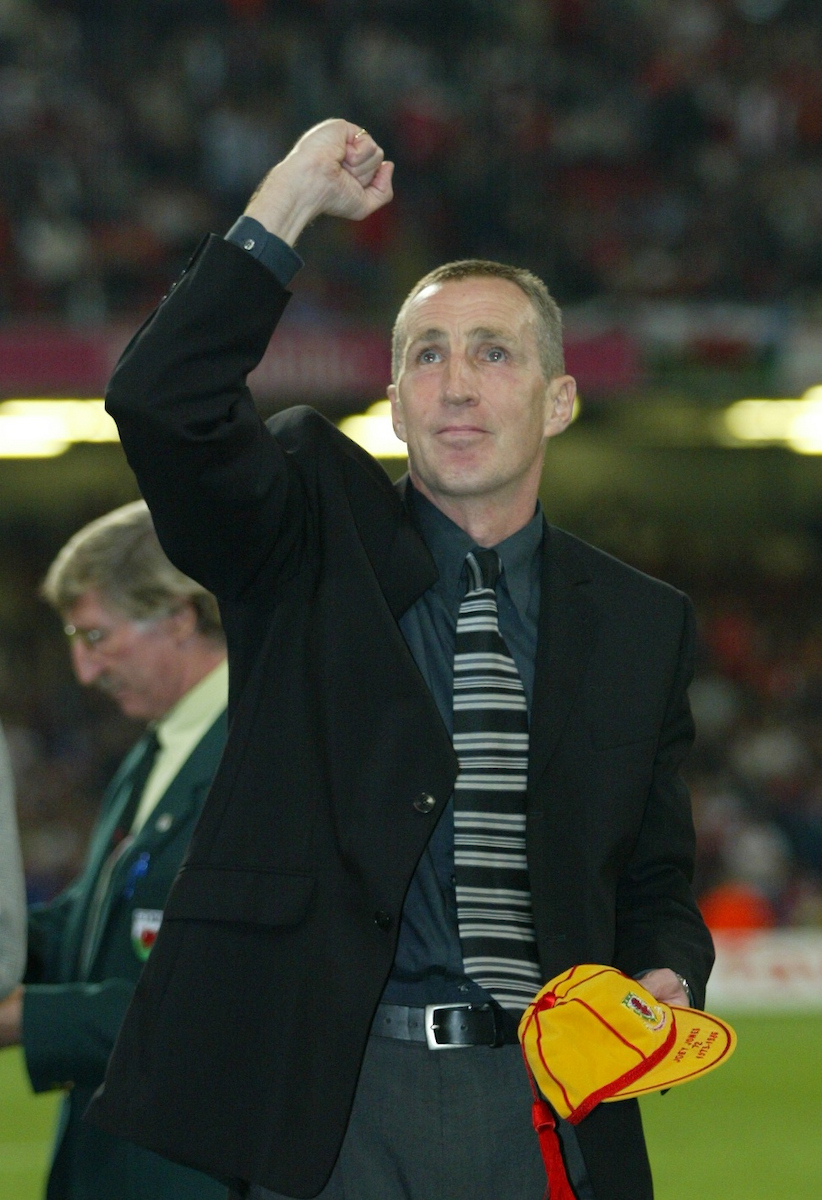 sgorio's tweet image. Cyn-amddiffynnwr Wrecsam, Lerpwl a Chymru, Joey Jones wedi marw yn 70 oed.
Former Wales, Liverpool and Wrexham defender Joey Jones has died aged 70.