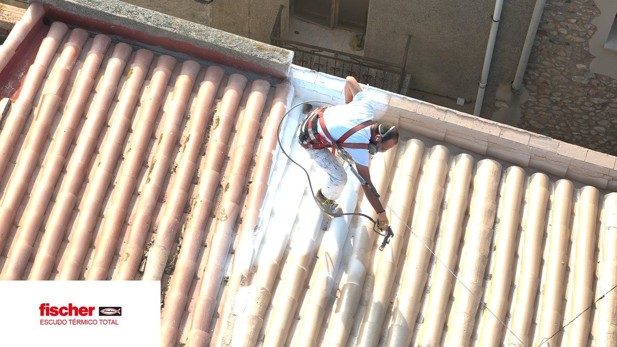 ConstruNewsX's tweet image. ⭕️#Aislamientotérmico sin obras: fischer lanza un escudo térmico con tecnología aeroespacial 🔗👉 construnews.com/sostenibilidad… La solución se aplica directamente sobre #fachadas y #cubiertas, reduce hasta 15 °C la temperatura interior y responde al reto del calor extremo.