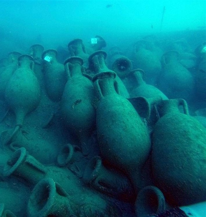 IHCN Instituto de Historia y Cultura Naval (@ihcn_armada) on Twitter photo El patrimonio cultural subacuático está en peligro, debido principalmente a la acción de unos enmascarados que se erigen como “salvadores del patrimonio cultural”, pero que solo persiguen su propio beneficio económico.
#Podcast de <a href="/RadioEspana/">Radio España</a>
👉🎙 bit.ly/40YeGoE El patrimonio cultural subacuático está en peligro, debido principalmente a la acción de unos enmascarados que se erigen como “salvadores del patrimonio cultural”, pero que solo persiguen su propio beneficio económico.
#Podcast de <a href="/RadioEspana/">Radio España</a>
👉🎙 bit.ly/40YeGoE