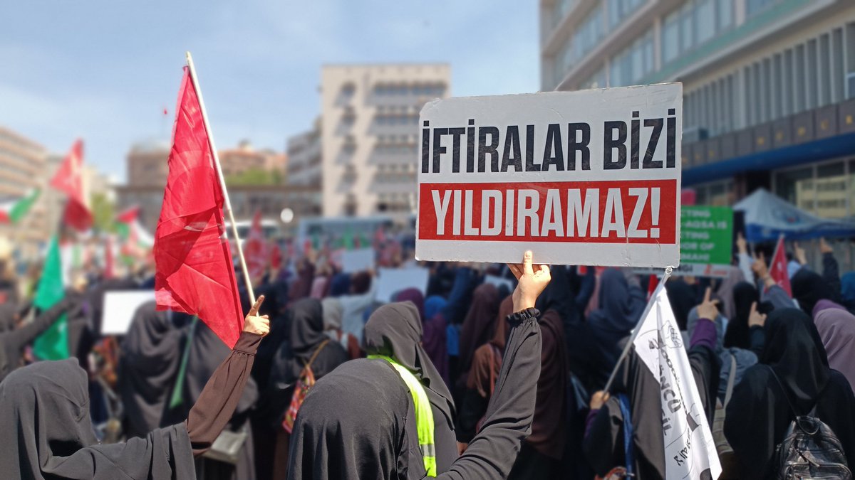 furkanhareketi's tweet photo. İFTİRALAR BİZİ YILDIRAMAZ, DİMDİK AYAKTAYIZ! 

Zulüm karşısında sabırla, iftiralar karşısında hakikatle duran Furkan Hareketi mensupları, bugün de Ulus’ta dimdik duruyor!

FurkanDerneğine Dokunma
#AnkaraValiliği #AnkaraEmniyeti
