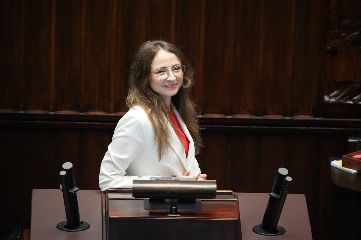 MRPiPS_GOV__PL's tweet image. 📣 Ważne i korzystne zmiany dla milionów pracownic i pracowników w Polsce🇵🇱 coraz bliżej ⤵️
ℹ️ W #Sejm trwa pierwsze czytanie przygotowanego w @MRPiPS_GOV__PL projektu ustawy, zakładającego wliczanie do stażu pracy umów zleceń, działalności gospodarczej i innych form opłacanych…