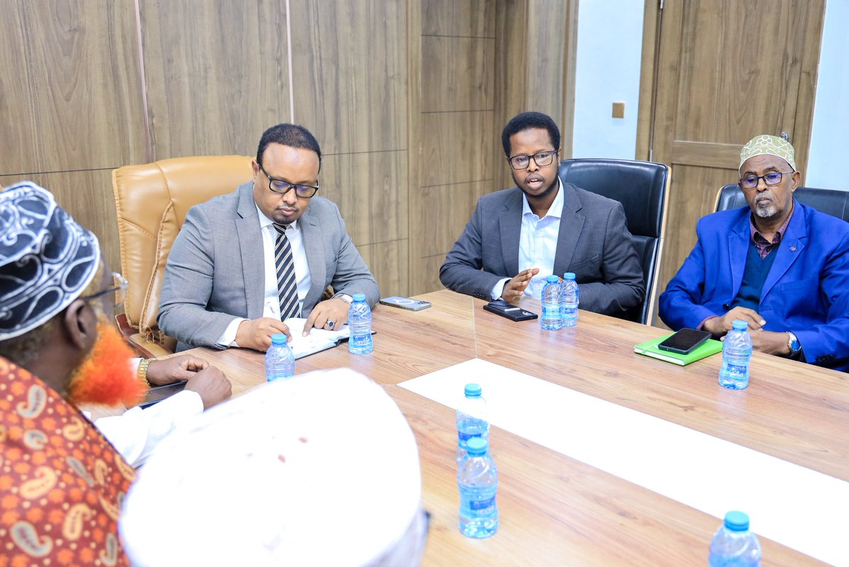 The Deputy Minister of Interior, Federal Affairs and Reconciliation chaired a meeting with traditional elders and representatives of the civil society. The discussion focused on the prevention and fight against money laundering and the financing of terrorist groups.