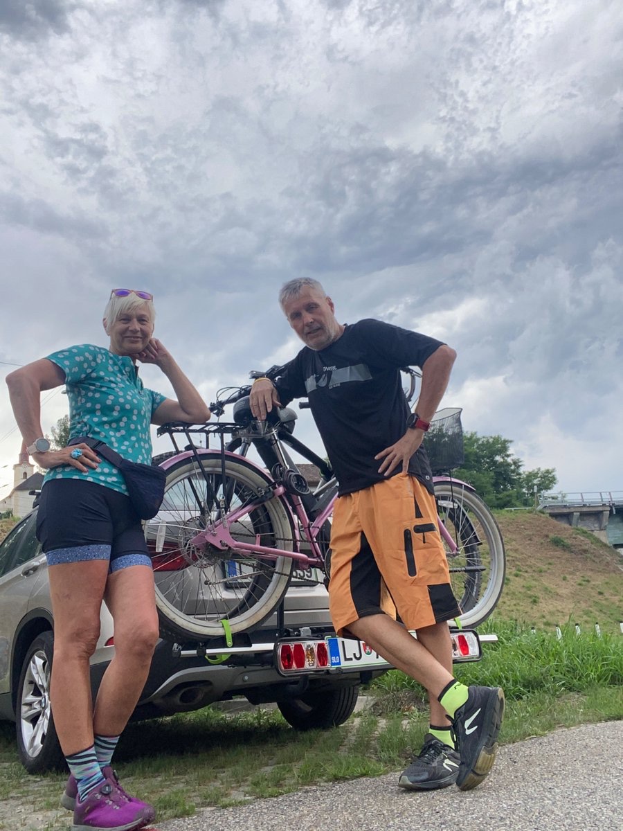 paradaplesa's tweet image. Stirje selfiji na 76 km kolesarjenju od Spilje- Bad Radkesburg in nazaj💪 mal sem zmahana in z zadnjico danes pocivava, za @bojan pozar pa mala mal’ca🤷♀️ cez par dni pa ponovno na katero od mnogih avstrijskih kolesarskih poti💪 jaz namrec kolesarim samo po urejenih kolesarskih…