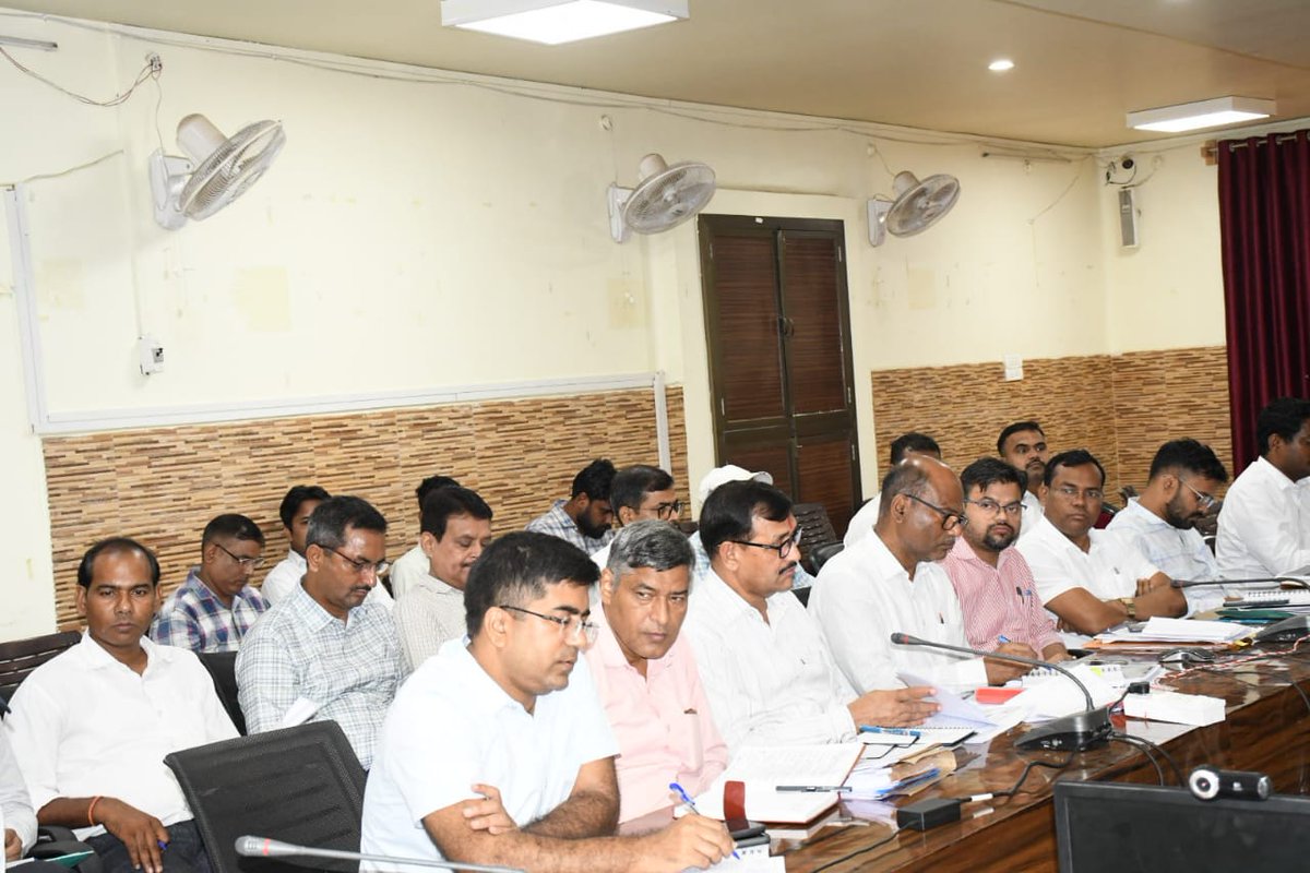 dmdeoria's tweet image. आज कलेक्ट्रेट सभागार में जिला नगरीय विकास अभिकरण, देवरिया की शासी निकाय की समीक्षा बैठक आयोजित की गई।
@UPGovt @CMOfficeUP @ChiefSecyUP @InfoDeptUP
