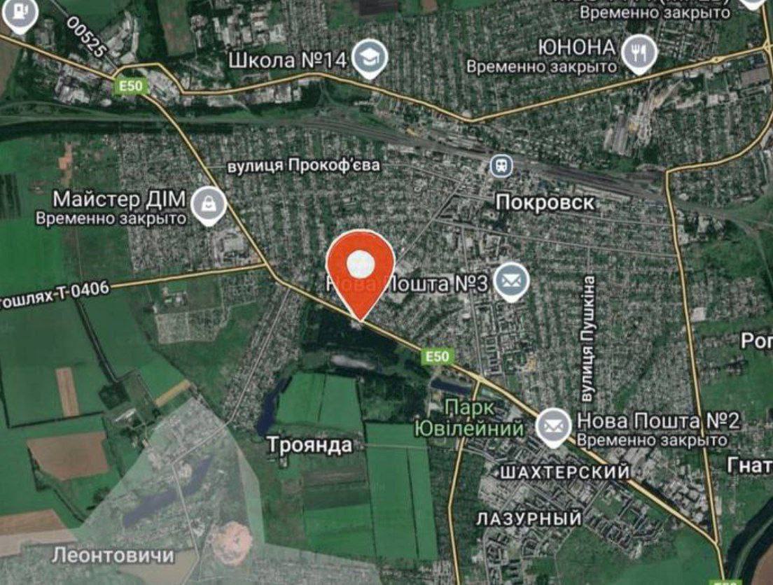 mazzenilsson's tweet image. In the video, Ukrainian soldiers driving a car are ambushed by a Russian sabotage & reconnaissance group.
Russian groups are already operating in Pokrovsk.
"A few days ago, taking advantage of the fact that one of the brigades simply ran out of infantry, as well as a false…