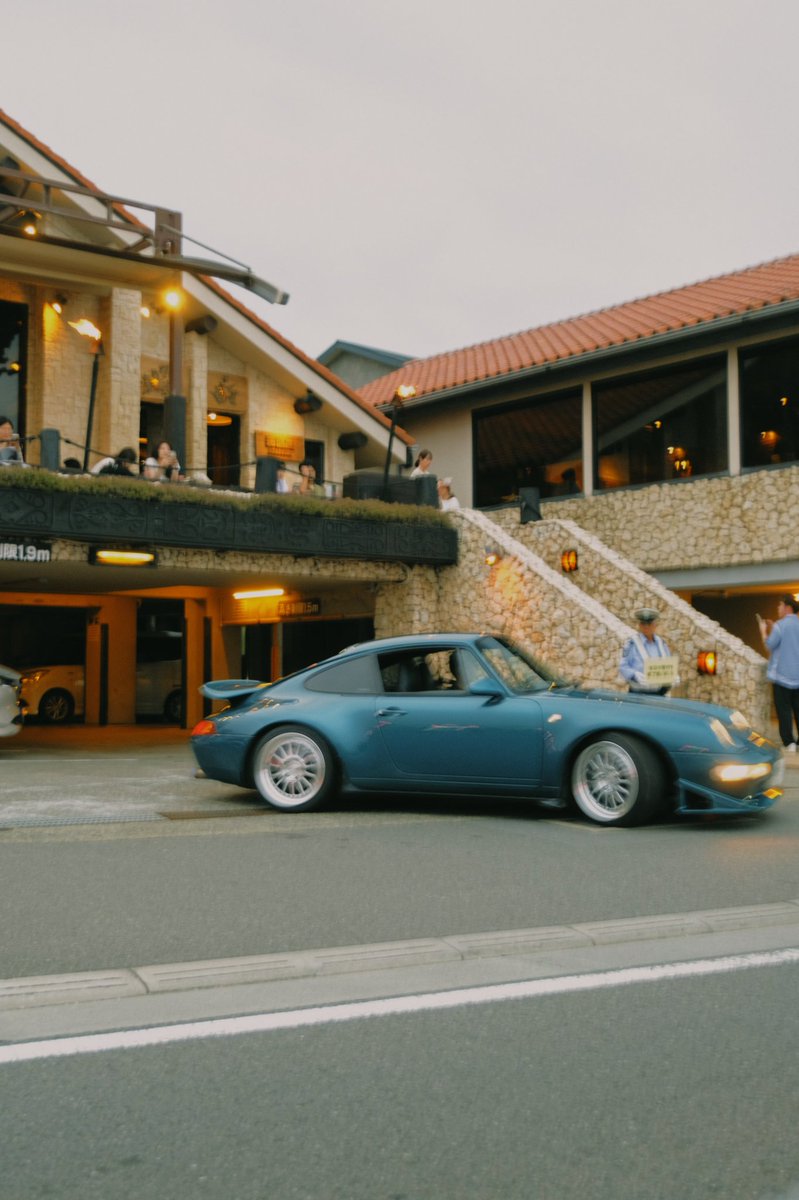 _Js_vision_'s tweet photo. 993納車されてそのまま江の島行ったけど外人にめっちゃ見られるしカメラ向けられて笑っちゃったよ😂

そういう車なんやなって感じた🙃 https://t.co/GokZ9FvRLw