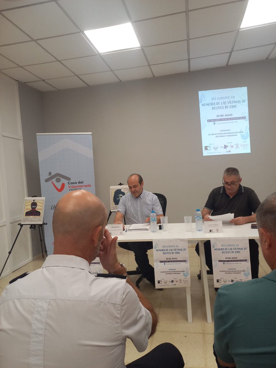 calcsicova's tweet image. 🗓Estem en la #CasaDelVoluntariat en la jornada "L'impacte dels delictes d'odi: víctimes i societat" de Movimiento contra la Intolerancia per a commemorar el Dia Europeu en Memòria de les Víctimes de Delictes d'Odi.
#Jornada #Sensibilització #StopSerofòbia #StopStigma