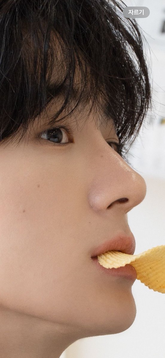 im_downforyou's tweet photo. 아니딘짜 얼빡에 및치는 사람인데
오른쪽 얼굴 확대컷에서 못나가고잇음
진짜ㅜ뭐 이렇게 생겻지……………………. https://t.co/d0uaBPhis3