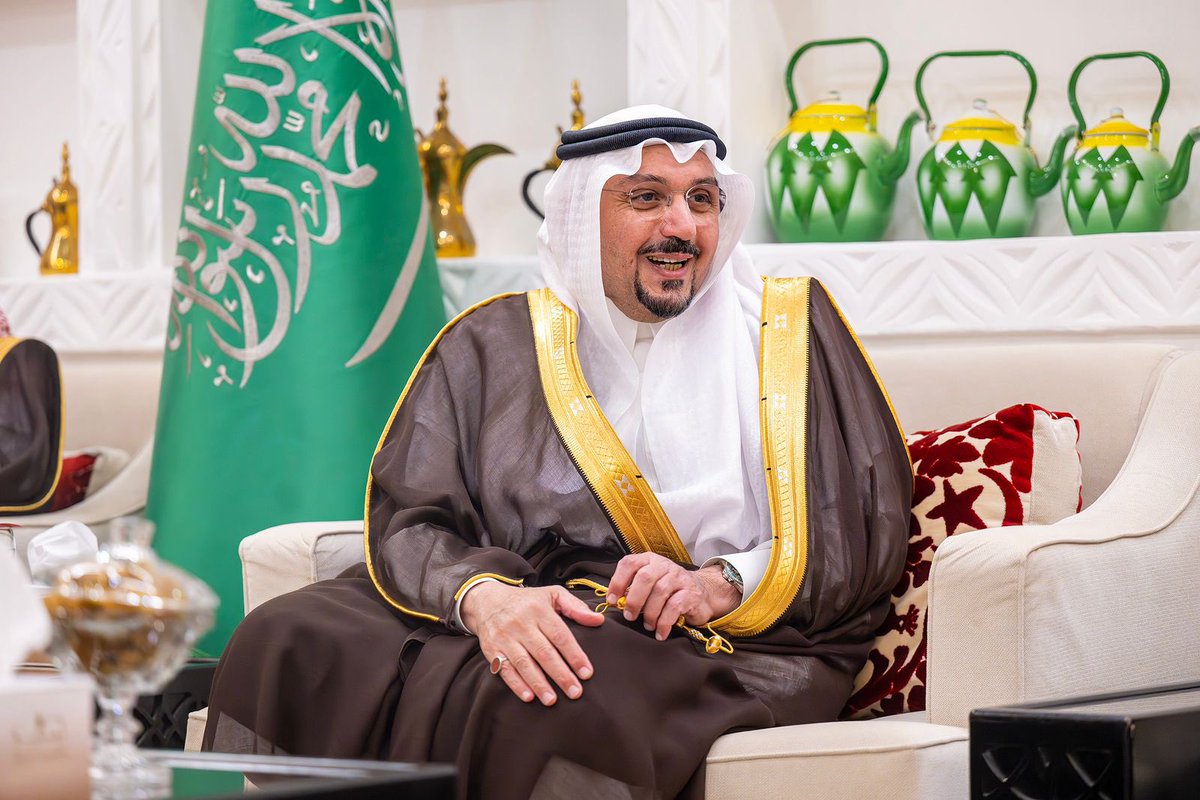 سمو #أمير_منطقة_القصيم يزور مقصورة السويلم