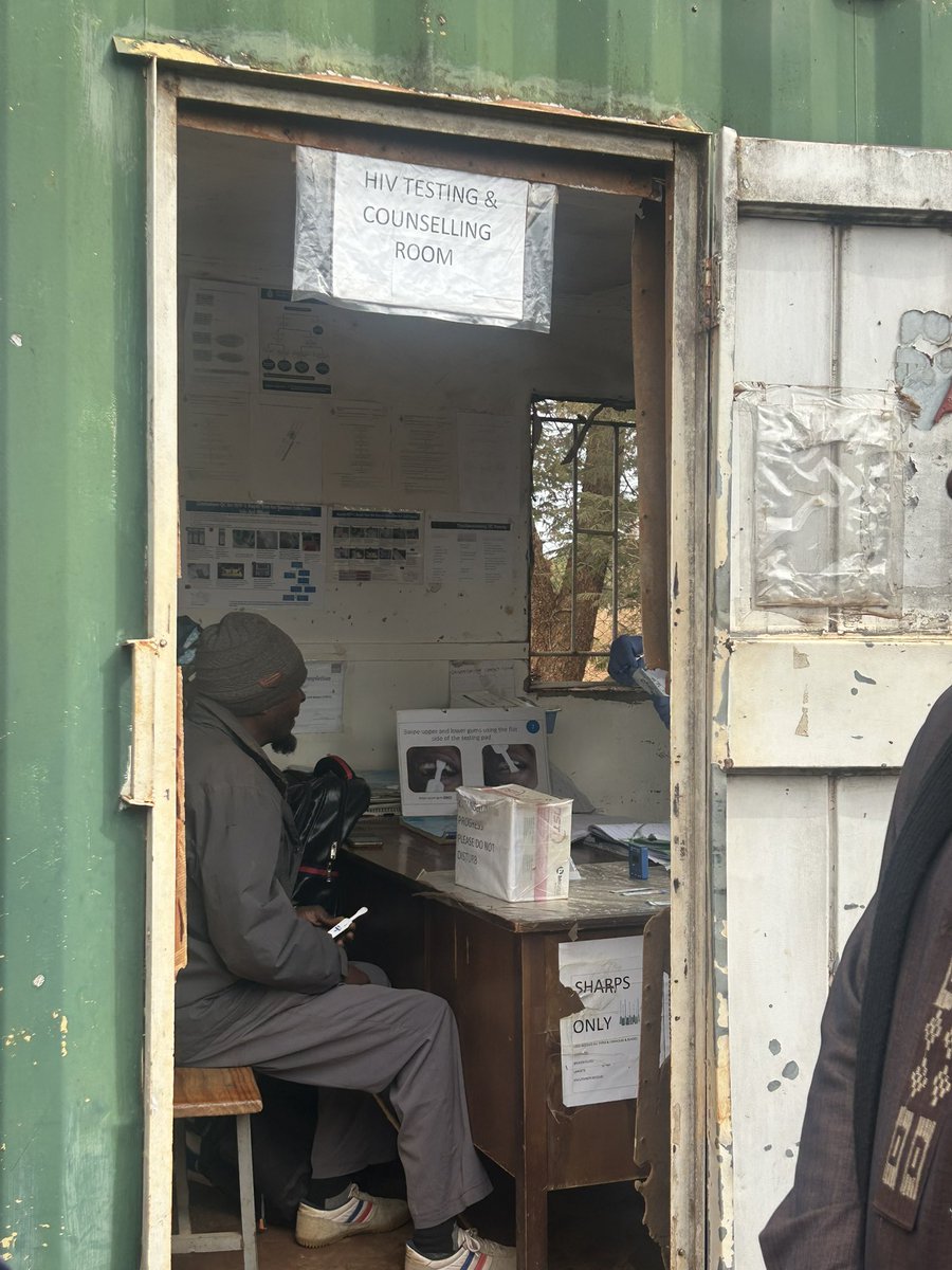 IrlAmbRSA's tweet image. Proud to see the impact that Irish Aid and partner support has on wellbeing and lives in vulnerable communities at Chegutu District Hospital, Zimbabwe during visit by @nealerichmond. #working4ireland