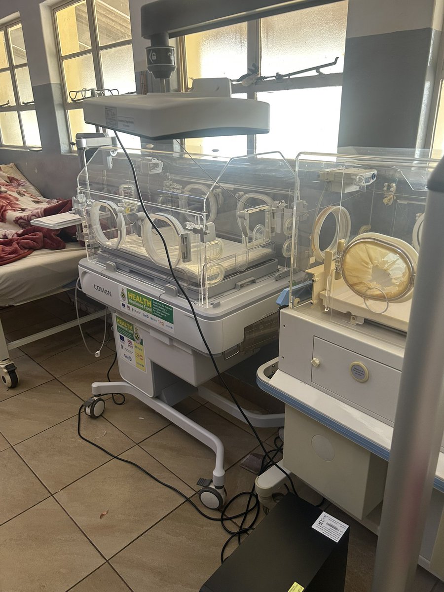 IrlAmbRSA's tweet image. Proud to see the impact that Irish Aid and partner support has on wellbeing and lives in vulnerable communities at Chegutu District Hospital, Zimbabwe during visit by @nealerichmond. #working4ireland