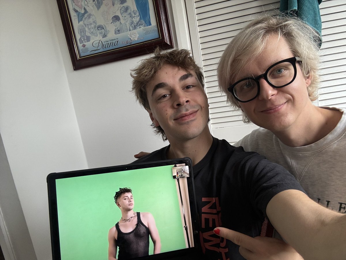 AwkwardProds's tweet image. 👑@jeremy_mcclain is the Prince of NYC in #FitPrince
An acclaimed creative, known for his role of Cubby Abundance in Pose, Jeremy left his illustrious US career to move to Edinburgh. "I needed to be where @awkwardprods perform the most" we assume Jeremy said.
30 July-25 Aug
