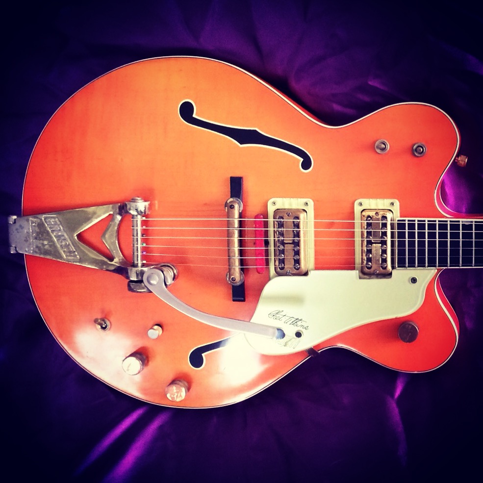 CRAVE_Guitars's tweet image. Today, we have another photo originally intended for Instagram. CRAVE Guitars' rockin' 1962 Gretsch 6120 Chet Akins Hollowbody.
craveguitars.co.uk/home/features/…
Truth. Peace. Love. Music.
Love Vintage Guitars ❤️🎸