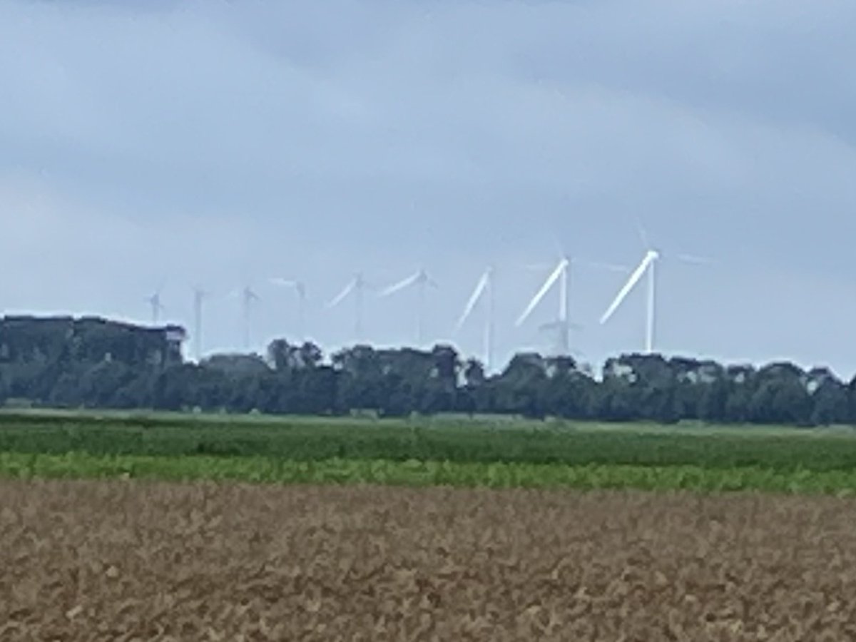 Wat is dat toch dat er zoveel windmolens stil staan terwijl er behoorlijk wat wind is..? Hier bij Oostelijk Flevoland.